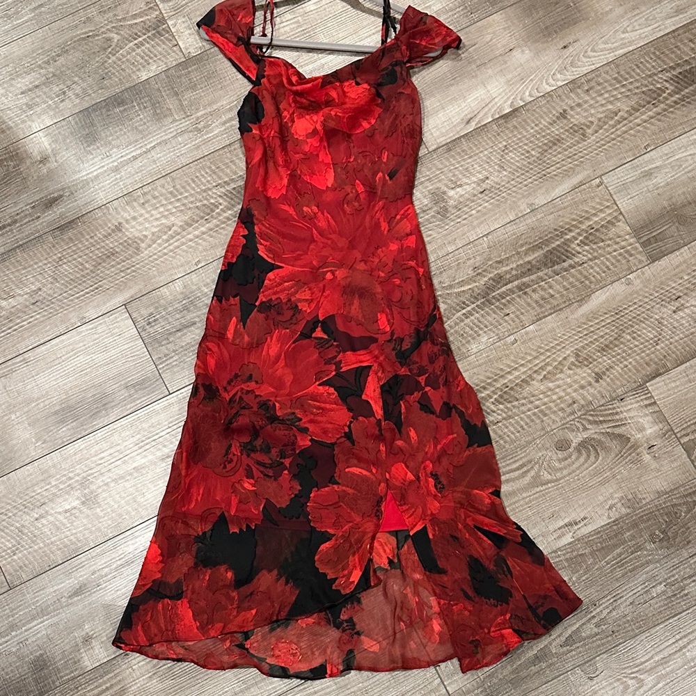 I.N. San Francisco Elegant Red and Black Floral Dress size M, worn once